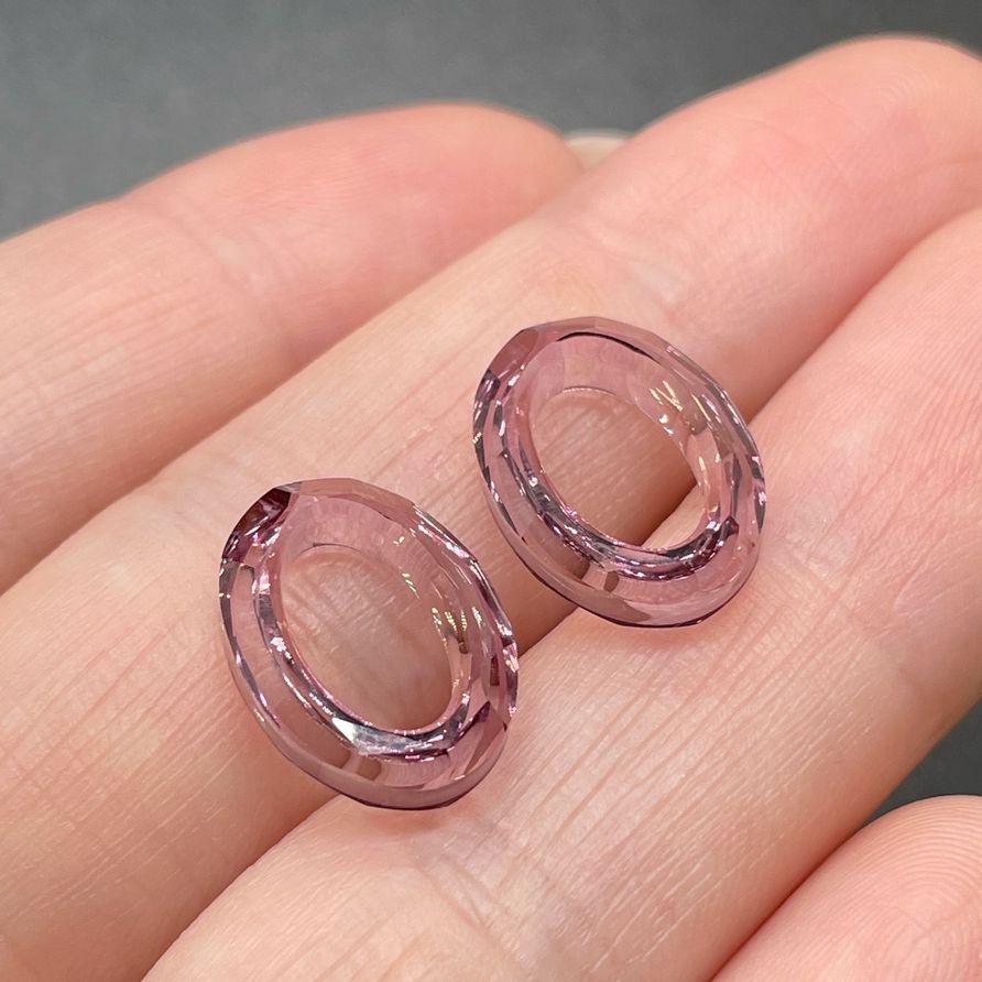 4137 Cosmic Oval 15*11 Light Amethyst