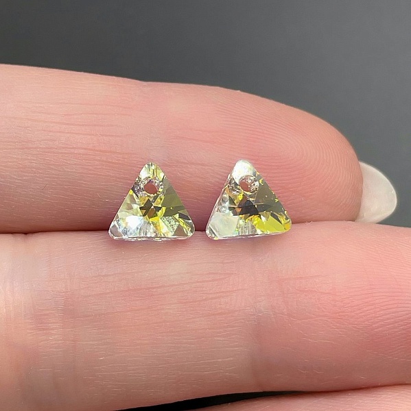 6628 XILION Triangle 8мм Crystal Aurore Boreale (AB)