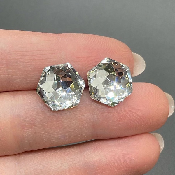 4683 Fantasy Hexagon 12*13,5mm Crystal F